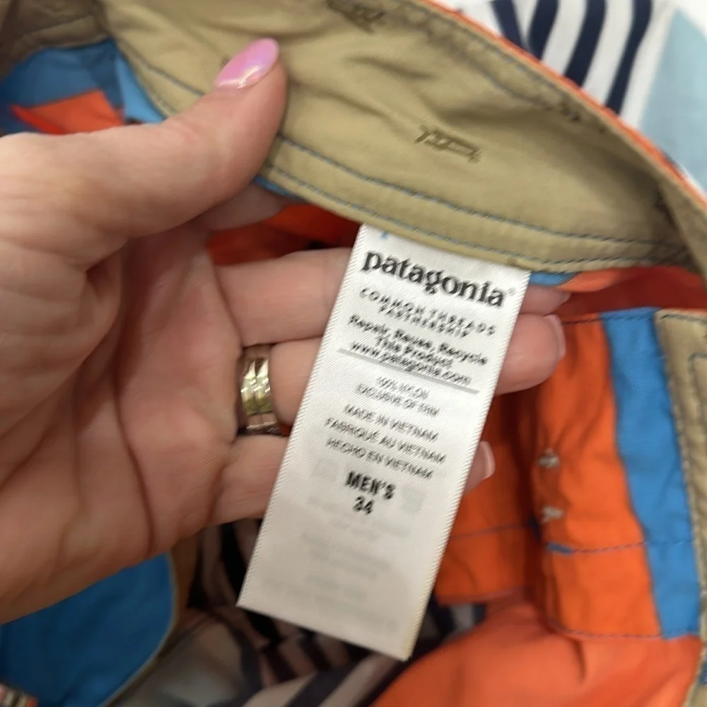 Patagonia printed Wavefarer board shorts 19” size 34. NWT